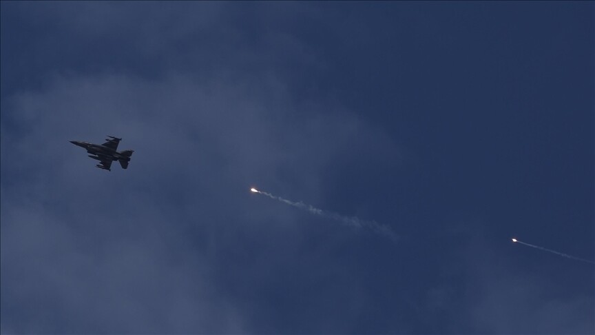 İsrail ordusu Yemen'deki Husi liderlerini hedef alan hava saldırıları düzenledi