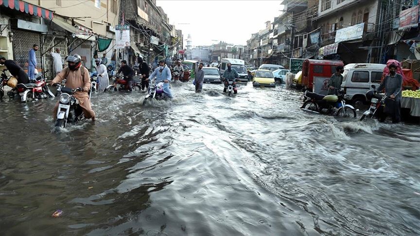 Pakistan’da aşırı yağış ve yıldırım isabet etmesi sonucu 11 kişi öldü