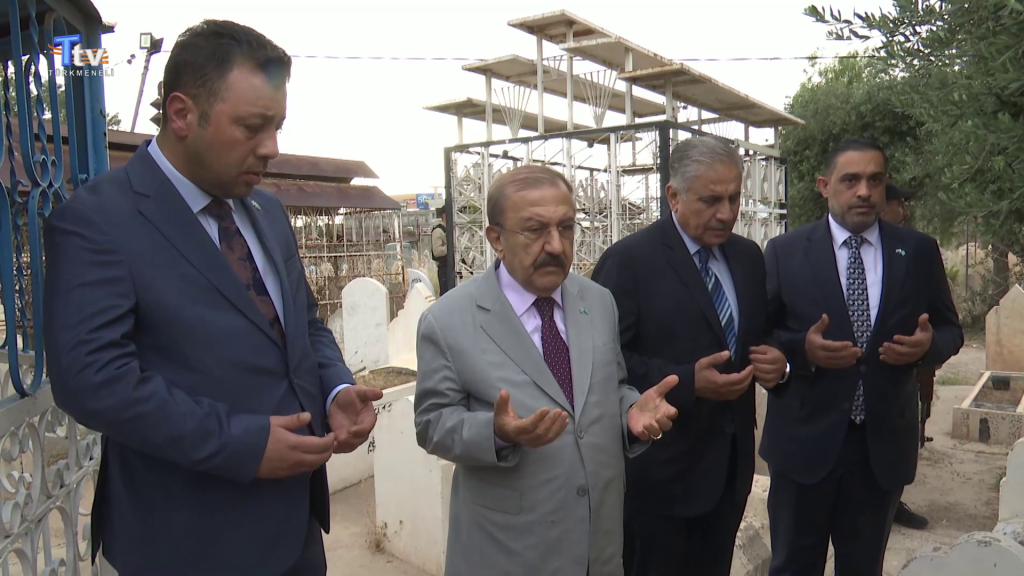 Mete Nebil Muratlı’dan Lider Şehit Ata Hayrullah ve İhsan Hayrullah’ın kabrine ziyaret