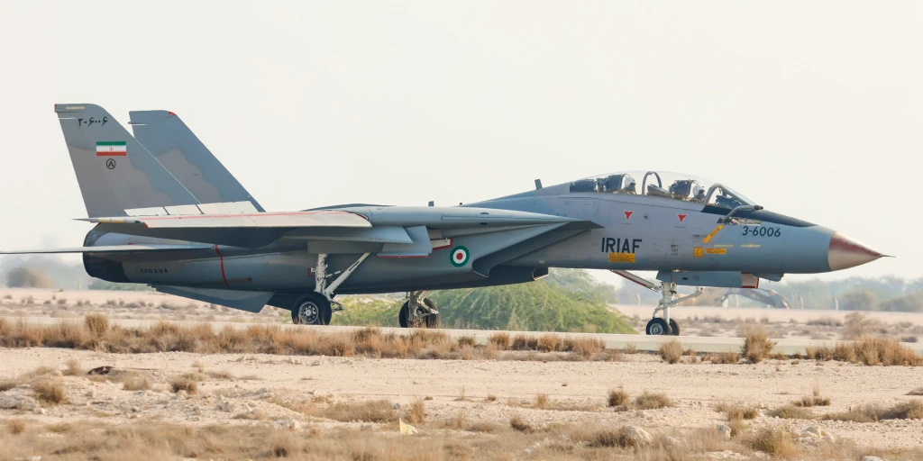 İsrail ordusu, İran'da havalimanındaki iki F-14 uçağını İHA ile vurduğunu açıkladı