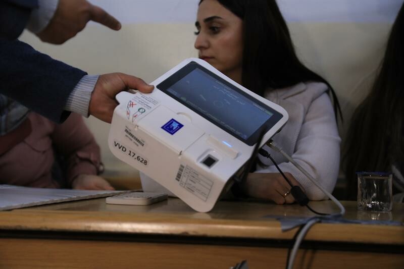 Irak'ta yerel seçimlerde elektronik oylama için kullanılan cihazlarda 