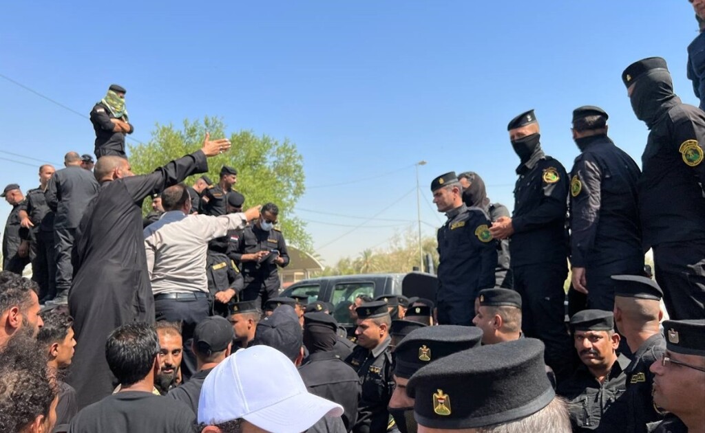 Sadr Yanlıları Bağdat’taki Yeşil Bölge’de Hükümet Sarayı Önünde Toplandı