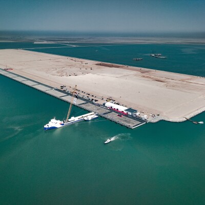 Irak “Kalkınma Yolu”nun kalbi Fav Limanı’nda çalışmalar hız kesmeden devam ediyor