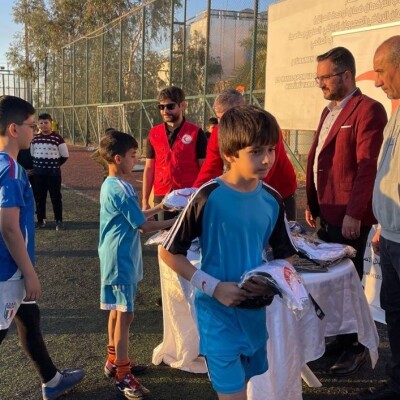 Türk Kızılay, Kerküklü gençlere spor malzemesi desteğinde bulundu