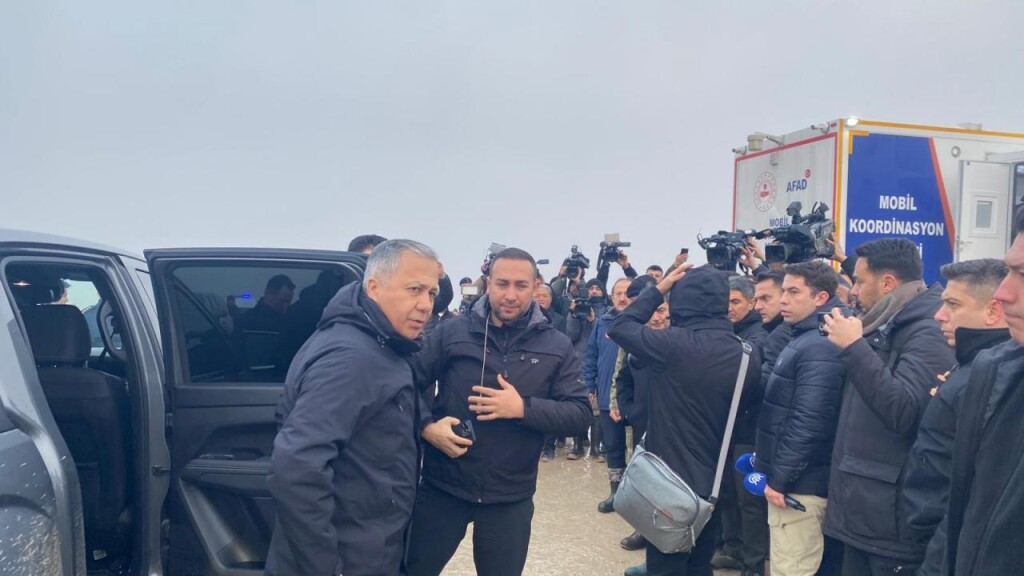 Türkiye İçişleri Bakanı Yerlikaya: Ses kayıt cihazı ve karakutu bulundu