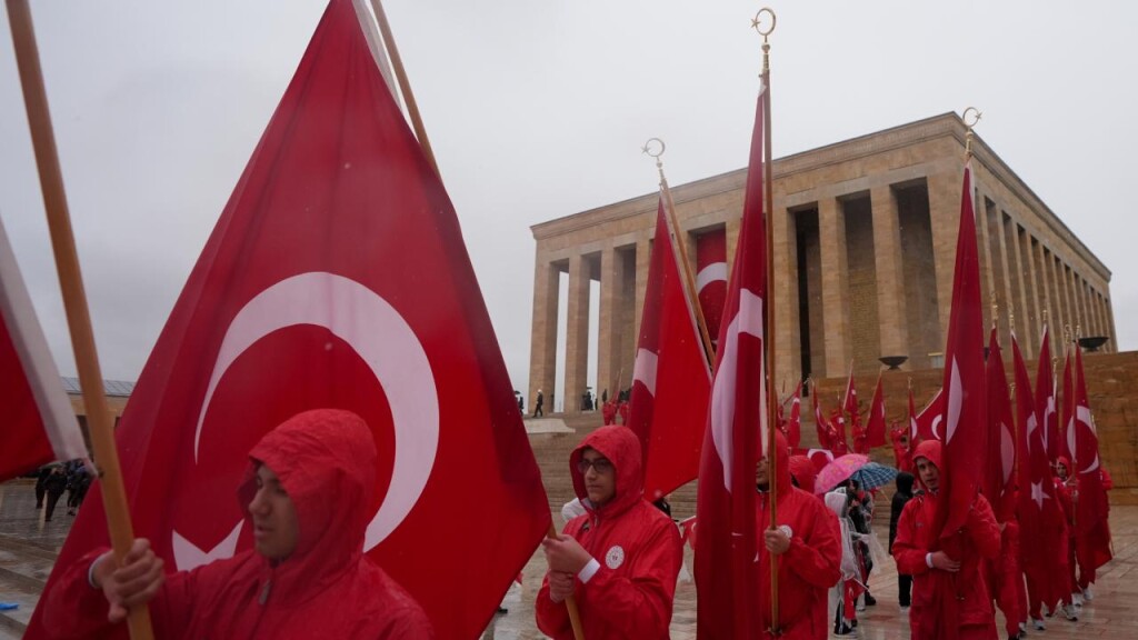 TBMM Başkanı Numan Kurtulmuş başkanlığındaki devlet erkanı Anıtkabir'i ziyaret etti