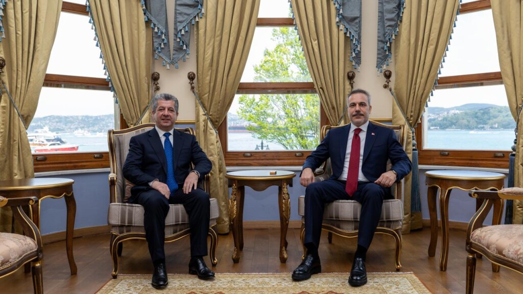 Türkiye Dışişleri Bakanı Fidan, IKBY Başbakanı Barzani ile İstanbul'da görüştü