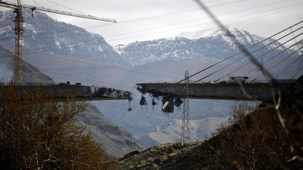 ABD-İsrail, İran'ın tarihi Kaşan kentinde bir demir yolu köprüsüne saldırdı: 3 kişi hayatını kaybetti