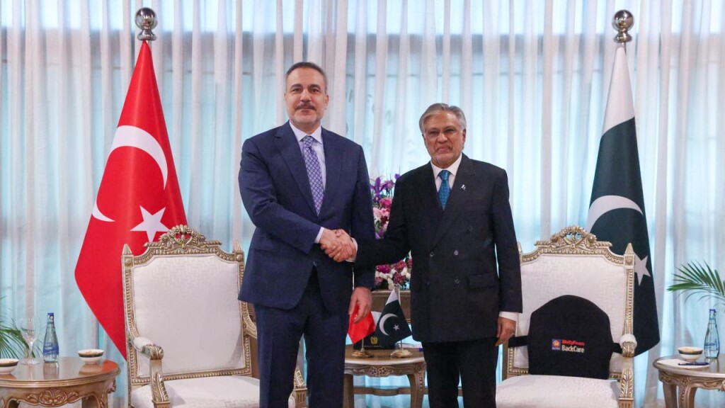 Bakan Fidan, Pakistanlı mevkidaşı Dar ile görüştü