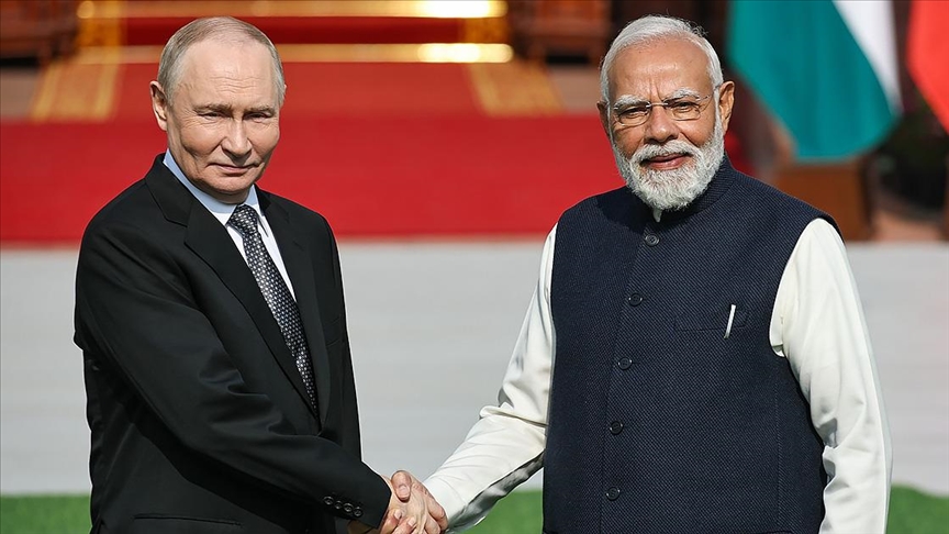 Rusya Devlet Başkanı Putin ve Hindistan Başbakanı Modi bir araya geldi