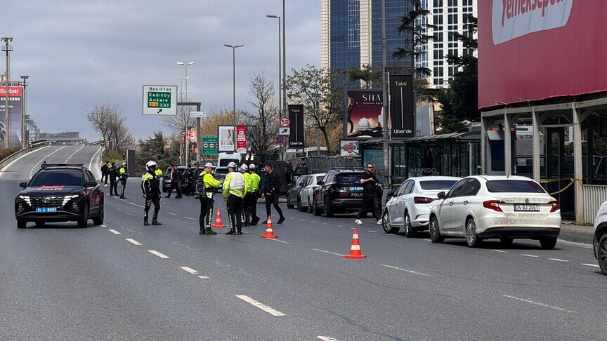 İstanbul'da polislerle silahlı çatışmaya giren 3 terörist etkisiz hale getirildi