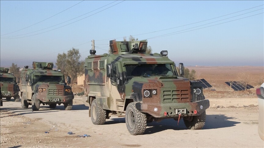 Suriye ordusu, Rakka’daki el-Aktan Hapishanesi ve çevresindeki YPG/SDG unsurlarını Aynularab’a sevk ediyor