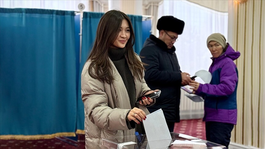 Kazakistan’da halk yeni anayasaya 