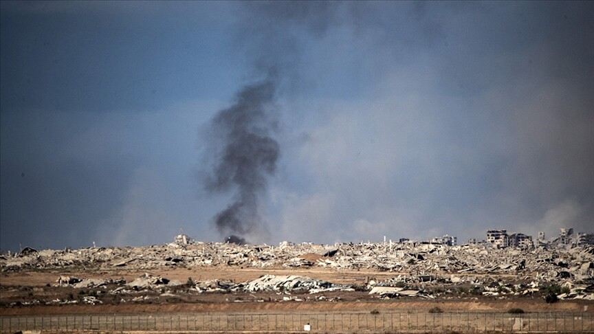 İsrail ordusu, Gazze Şeridi'nin çeşitli bölgelerini topçu atışlarıyla vurdu