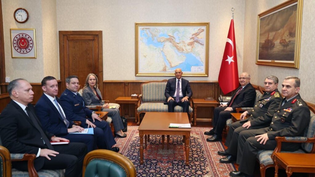 Türkiye Milli Savunma Bakanı Yaşar Güler, ABD'nin Ankara Büyükelçisi'ni kabul etti