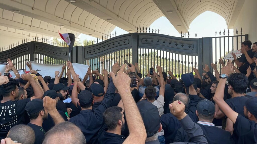 Sadr Destekçileri Bağdat’ta Yüksek Yargı Konseyi Binası Önünde Eylem Başlattı