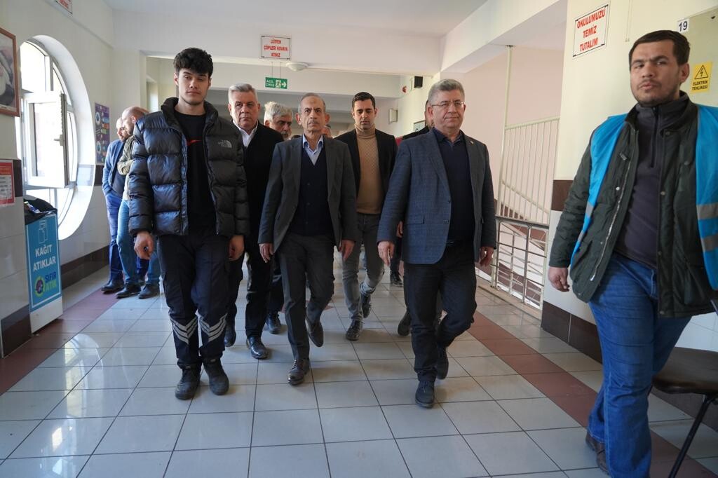 Başkan Turan, Kahramanmaraş’taki Irak Türkleri Yardım Merkezi’nde