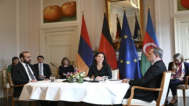 Azerbaycan ve Ermenistan Dışişleri Bakanları, barış anlaşması müzakeresi için Berlin'de görüştü