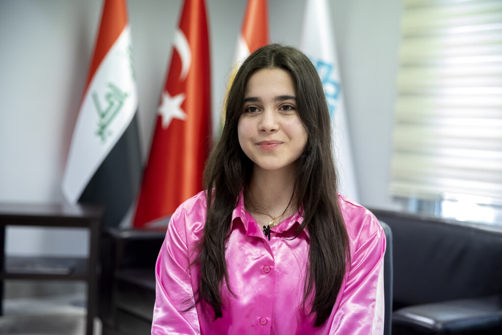 Maarif Okulunu birincilikle bitiren Iraklı genç kız hayalini Türkiye'de tıp okuyarak gerçekleştirecek
