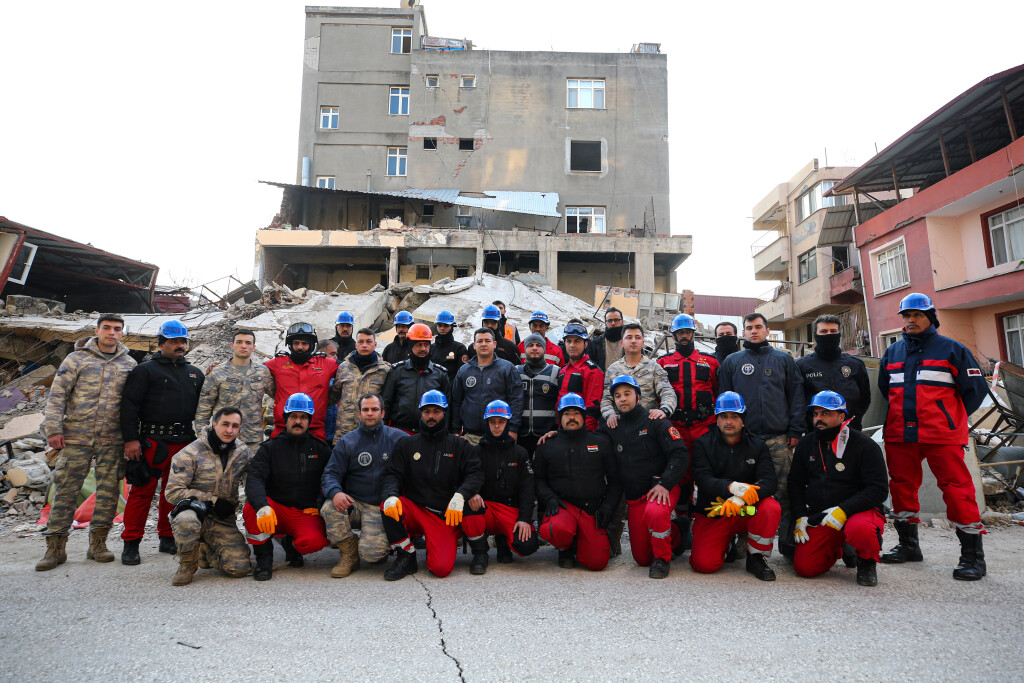 Iraklı afet müdahale ekibi Gaziantep'ten sonra Hatay'da depremzedelerin yardımına koştu