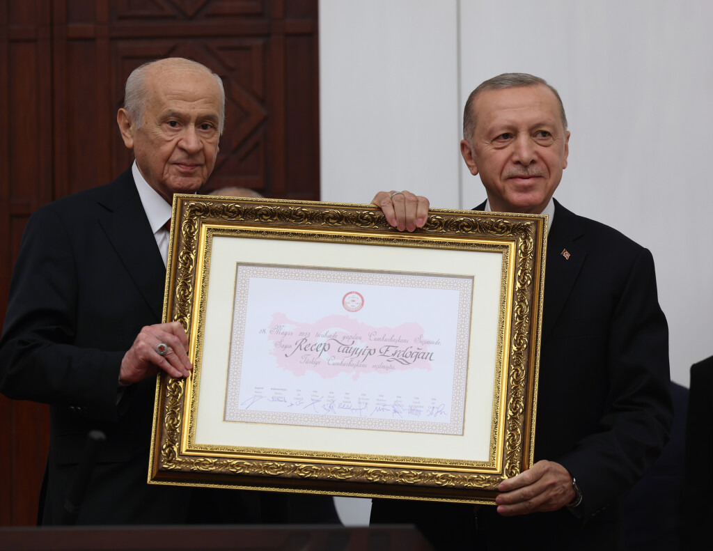 Türkiye Cumhurbaşkanı Erdoğan Meclis'te yemin etti