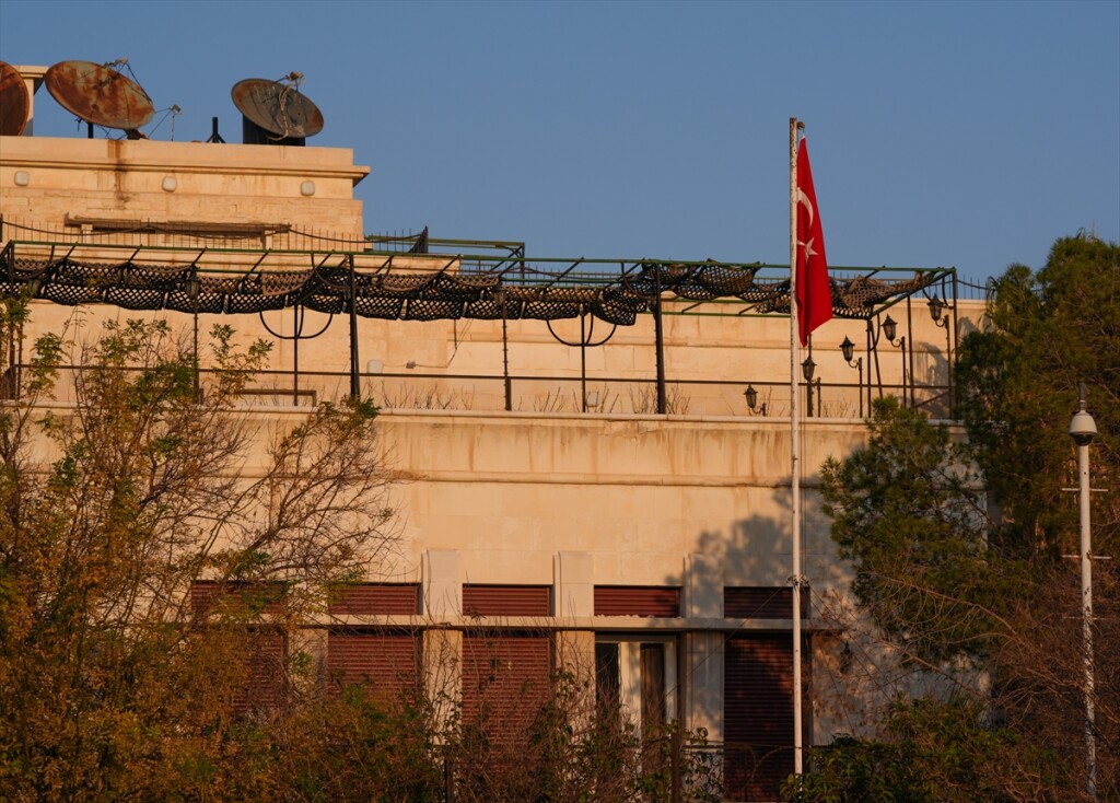 Türkiye'nin Şam Büyükelçiliği 12 yıl aradan sonra faaliyetlerine başladı