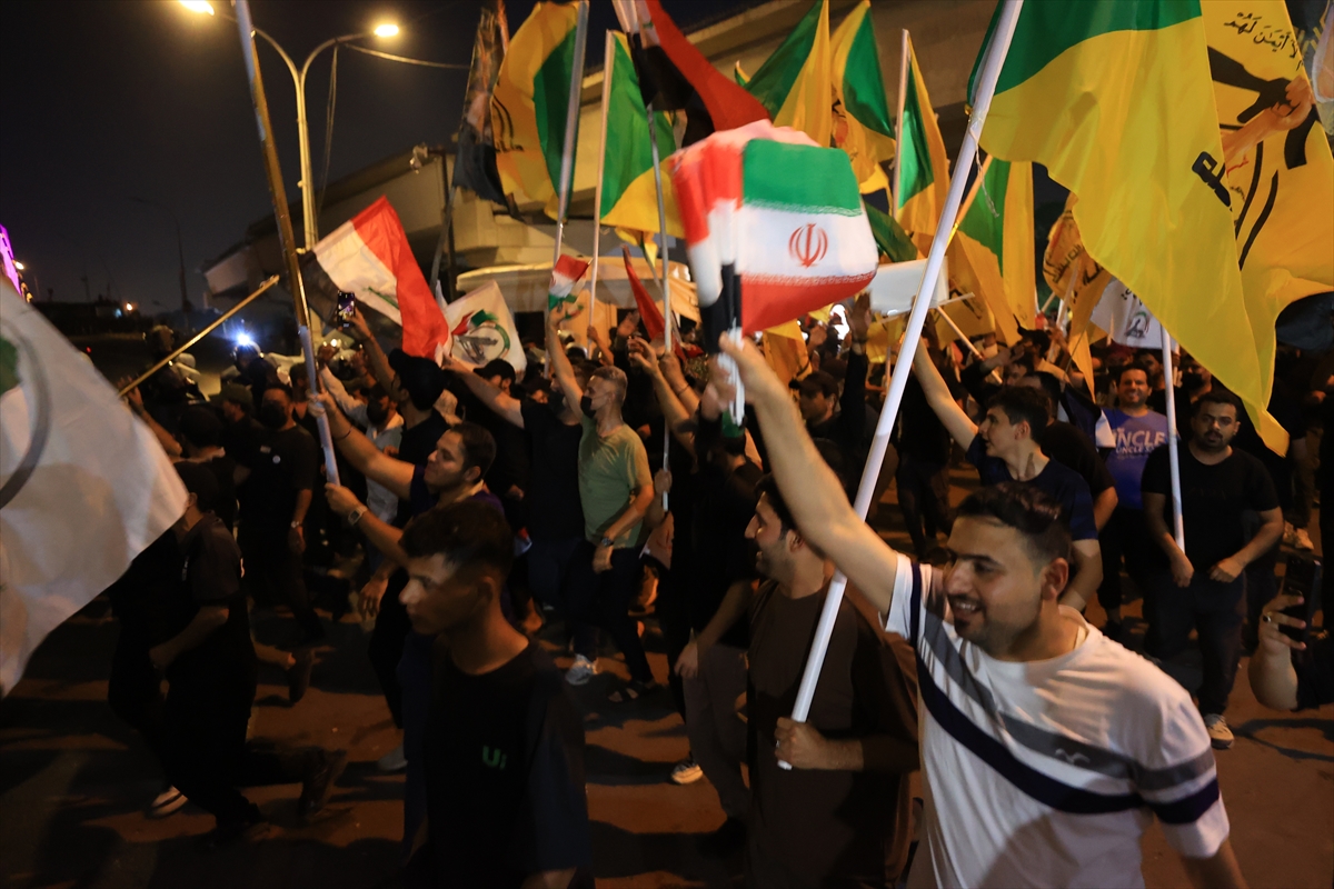 Bağdat'ta Yeşil Bölge önünde İsrail saldırıları protesto edildi