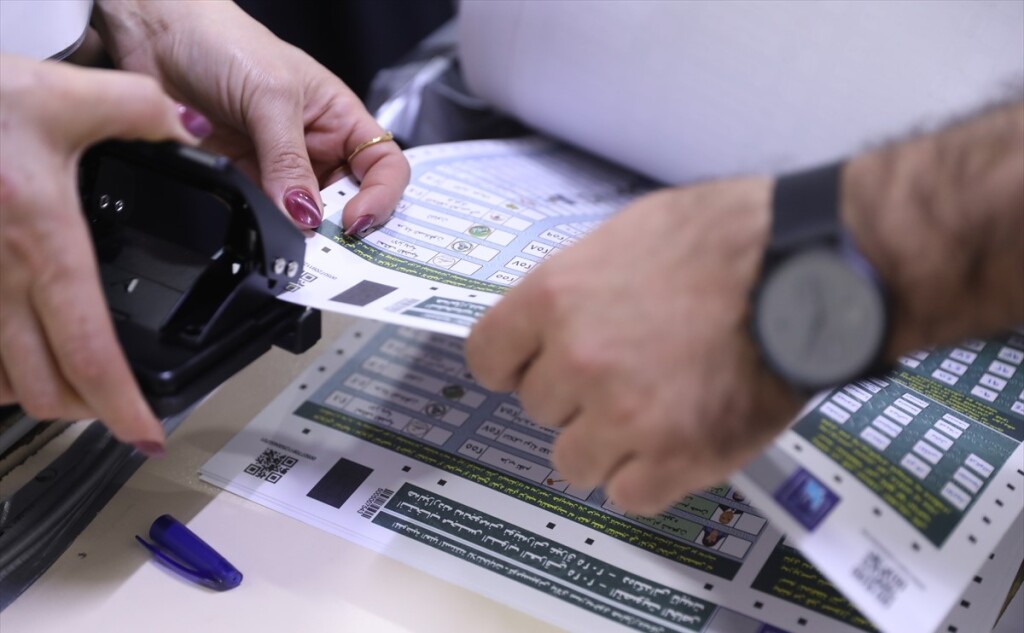 Irak'ta oy verme işlemi başladı