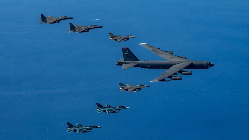 ABD, Güney Kore ve Japonya ile yaptığı tatbikatta uzun menzilli bombardıman uçağı kullandı