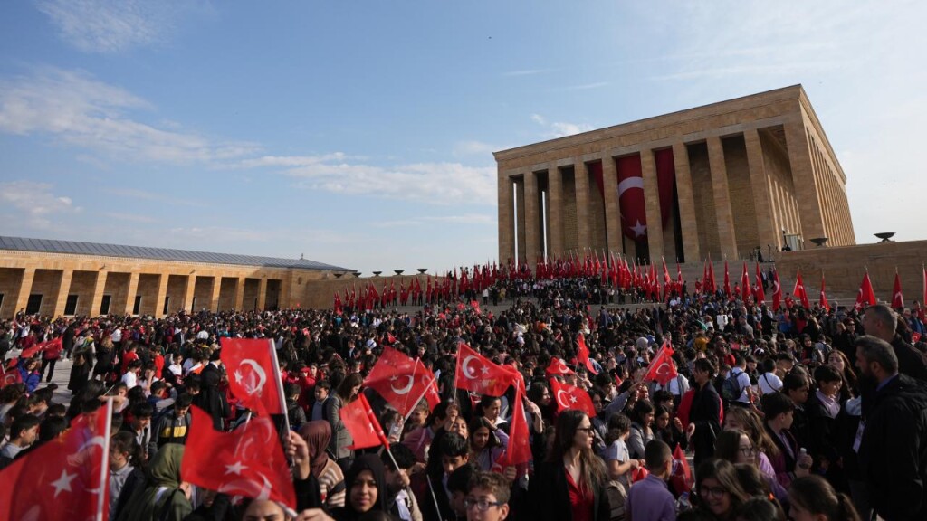 23 Nisan coşkuyla kutlanıyor