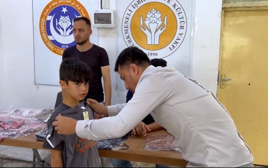 Telafer’de çocuklara bayramlık kıyafet desteği