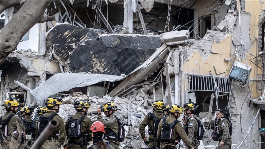 İran'dan İsrail'e sabaha karşı yapılan füzeli saldırılarda 5 kişi öldü