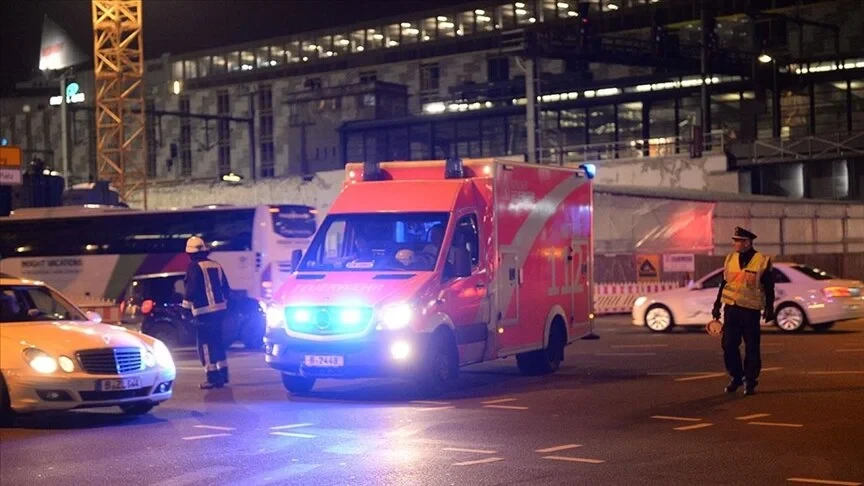 Almanya'da yolcu otobüsünün devrilmesi sonucu 5 kişi öldü