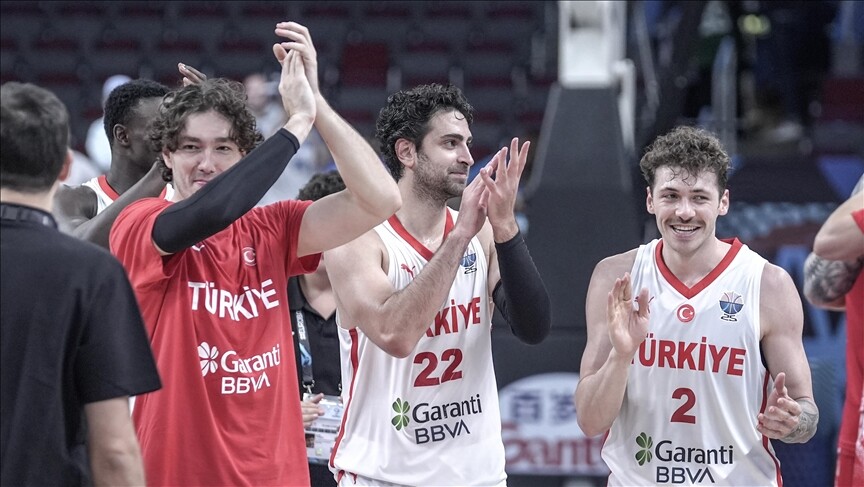 Türkiye A Milli Basketbol Takımı, Avrupa Şampiyonası'nda 24 yıl sonra yarı finale yükseldi