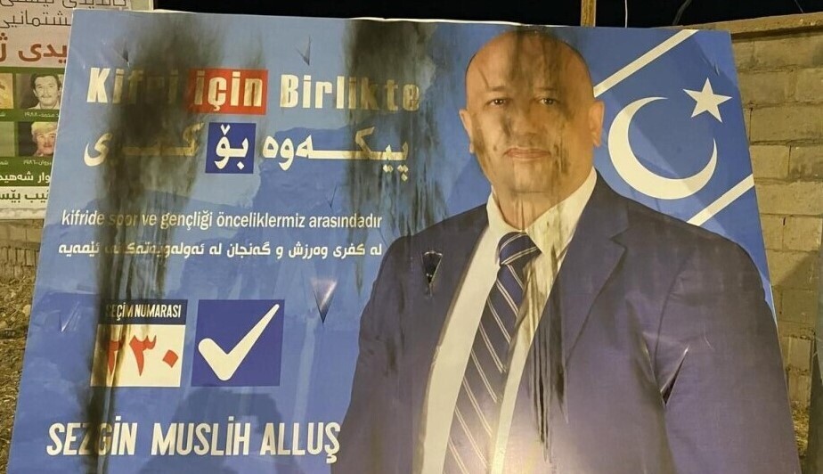 Türkmen adayın posterine  saldırı