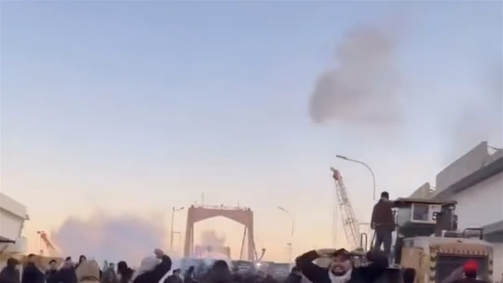 Başkent Bağdat'ta protestocular Yeşil Bölge'ye girmeye çalıştı