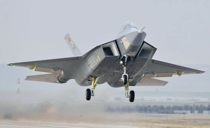 Türkiye'nin muharip uçağı KAAN ilk uçuşunu yaptı