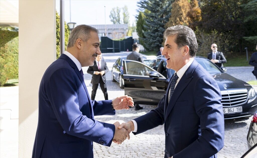 Türkiye Dışişleri Bakanı Fidan, IKBY Başkanı Barzani ile bir araya geldi