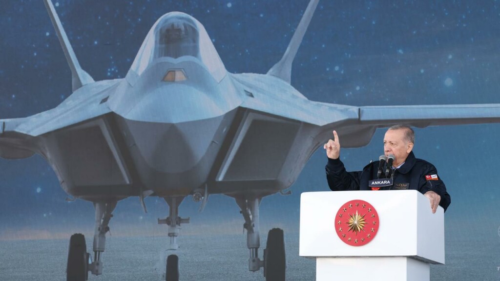 Erdoğan: Milli savaş uçağımız KAAN'la 5. nesil uçak yapabilen dünyadaki 4 ülkeden biri olduk