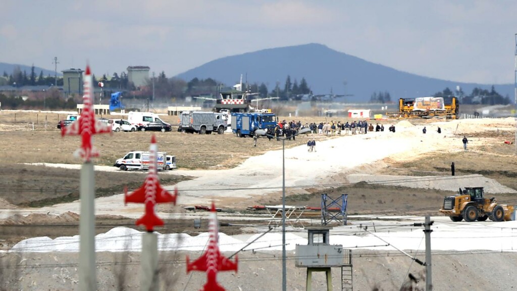 Konya'da askeri eğitim uçağı düştü