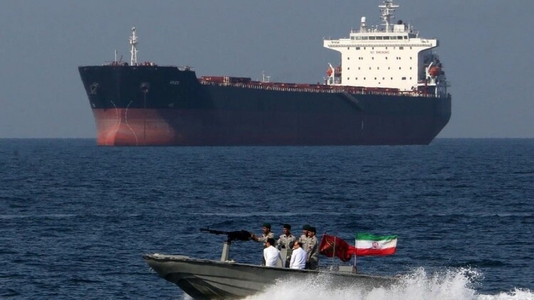 İran Basra Körfezi'nde 2 tankere el koydu
