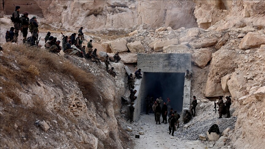 Münbiç'te teröristlerin tır sokabilecekleri, yüksekliği 7 metreye varan devasa tünel ağı bulundu