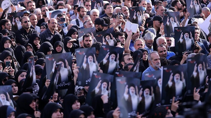 İran, Cumhurbaşkanı Reisi'ye veda ediyor
