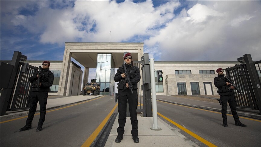 MİT, terör örgütü PKK/KCK’nın Suriye’deki sözde sorumlularından Serhat Özmen'i yakalayarak Türkiye’ye getirdi