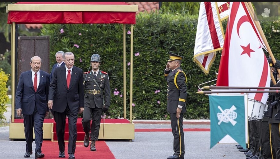Türkiye Cumhurbaşkanı Erdoğan, KKTC Cumhurbaşkanı Tatar tarafından resmi törenle karşılandı