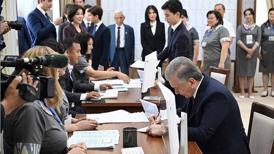Özbekistan'daki cumhurbaşkanı seçiminin geçerli olması için gerekli katılım oranına ulaşıldı