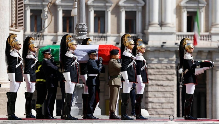 İtalya'da ölen eski Cumhurbaşkanı Napolitano devlet töreniyle son yolculuğuna uğurlandı