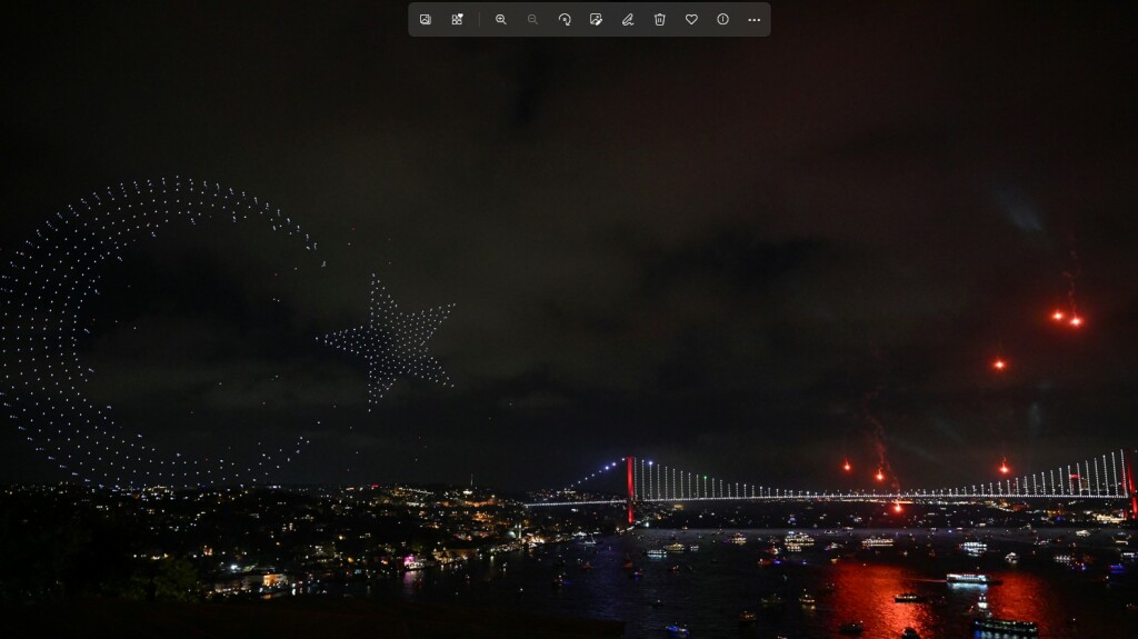 İstanbul Boğazı'nda 2023 dronla 100. yıl gösterisi