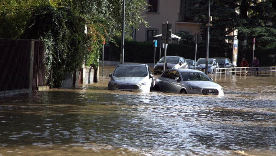 İtalya'da aşırı yağışlar Milano'da su baskınlarına neden oldu
