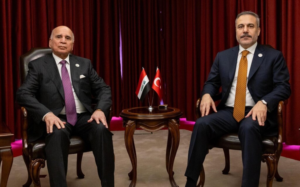 Bakan Hüseyin, Türk mevkidaşı ile bir araya geldi